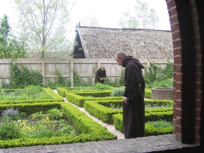 Monks working L_tcm4-561503