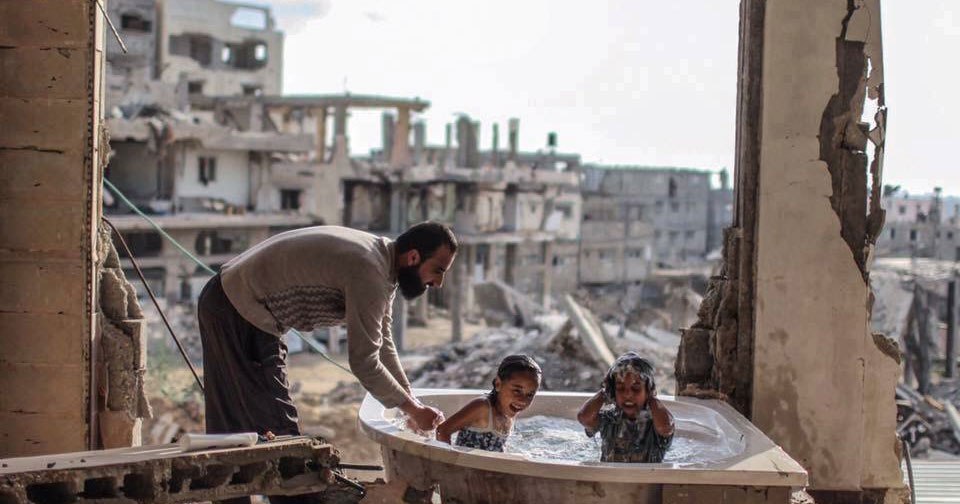 photographer-captures-the-indomitable-spirit-of-kids-in-war-torn-regions